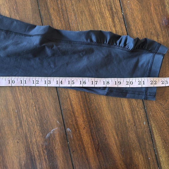 Lululemon Black Cropped Leggings with Ruched Hem Size 8 - Picture 11 of 11